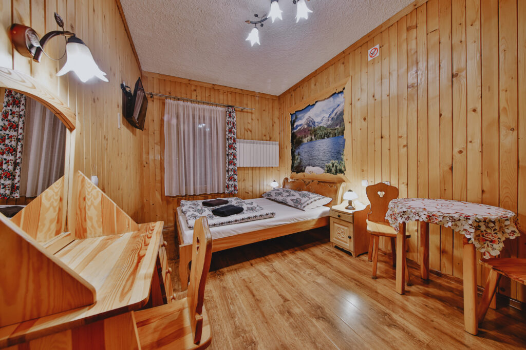 Wesoła Chatka – Pokój nr 7 ( 2 osobowy bez balkonu )